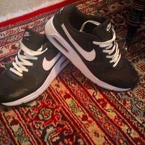 Black men's Nike shoes size 11